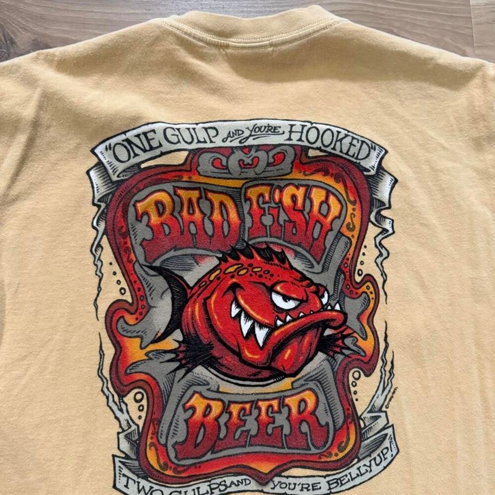 Vintage 00s crazy shirts Bad Fish Beer promo humor graphic tee size medium